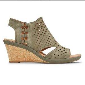 Size 9 Cobb Hill Women's Green Leather Wedge Sandals.